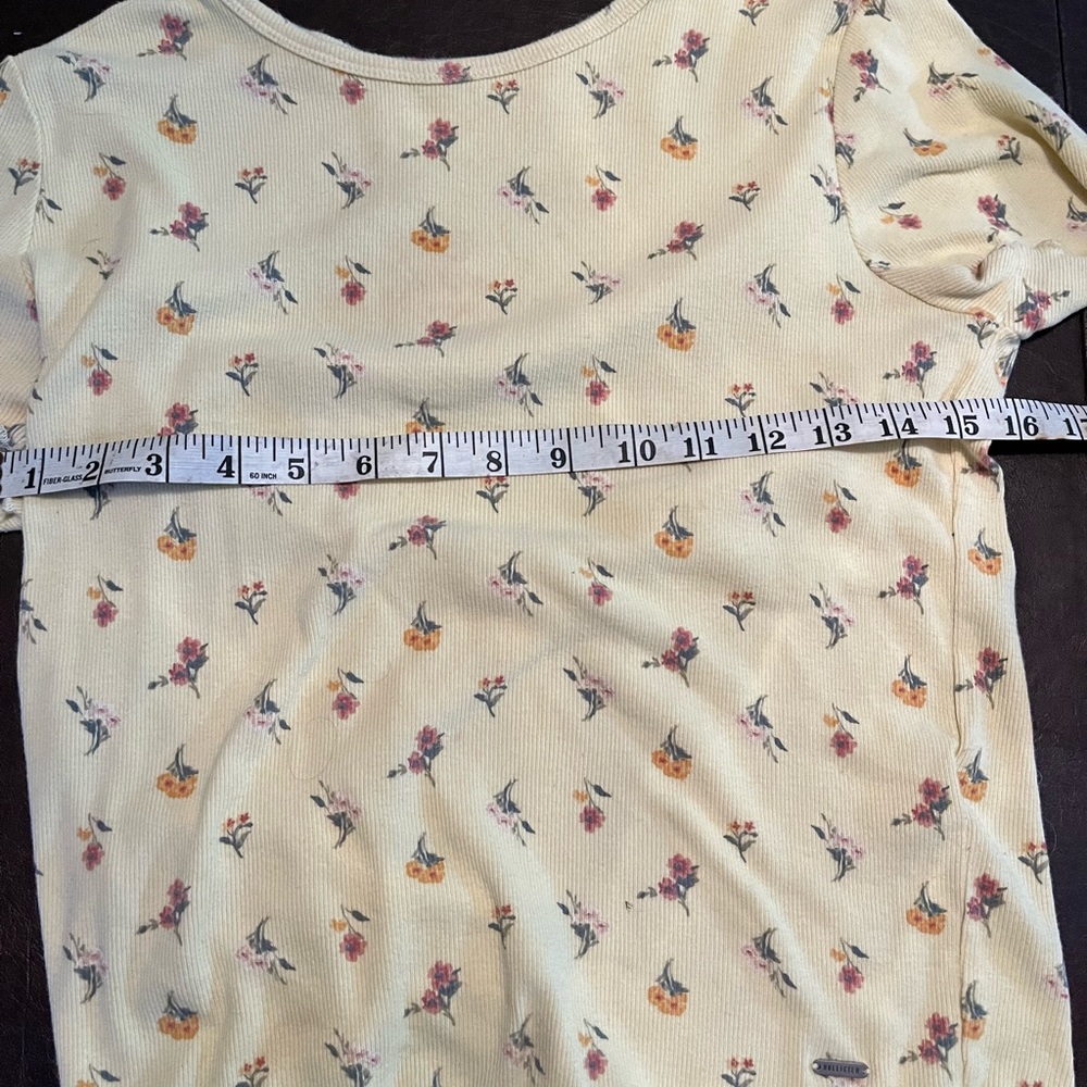 Hollister must have collection size: M. Worn a few times